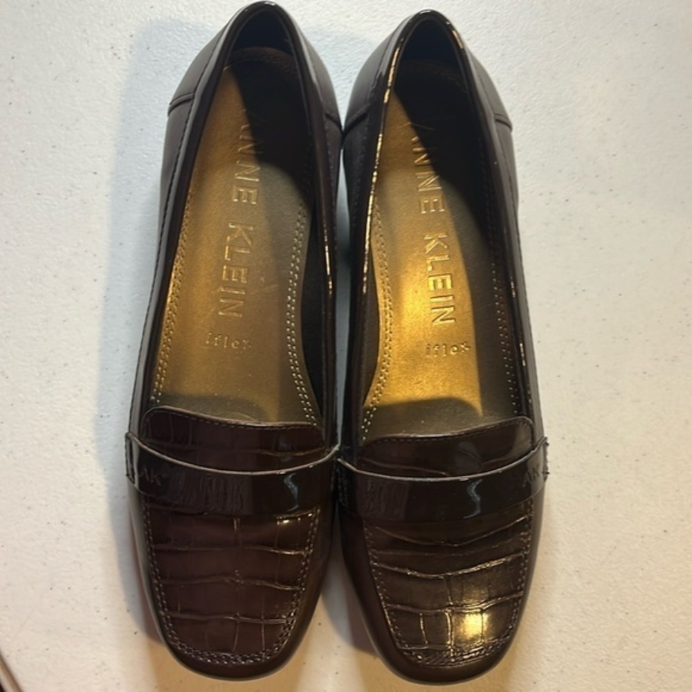 NWOT Anne Klein I flex brown loafers.